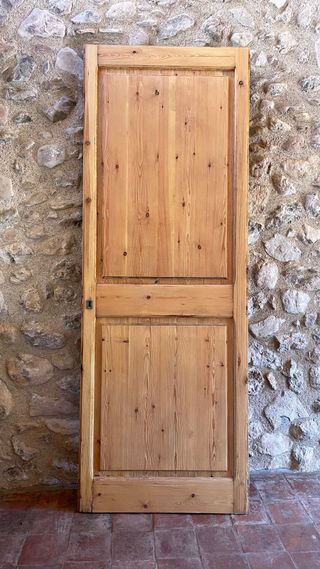 Puerta madera antigua restaurada