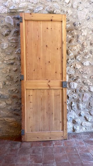 Puerta madera antigua restaurada