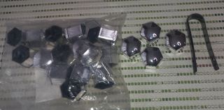 Embellecedores tornillos rueda de 19mm nuevos.

