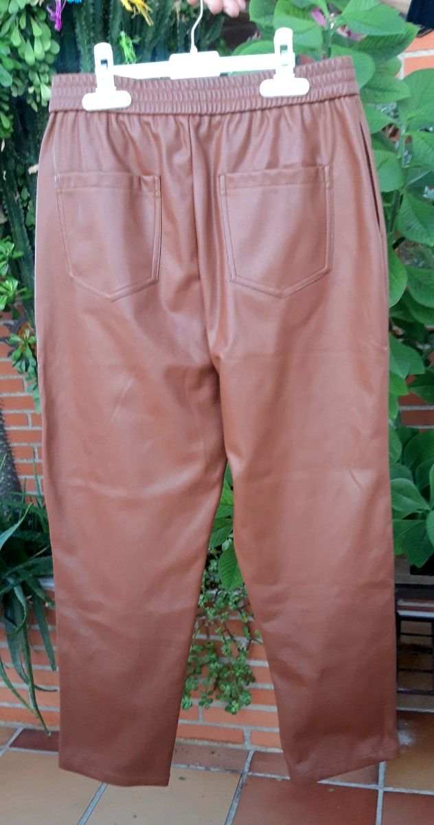 Pantaloni marroni in similpelle