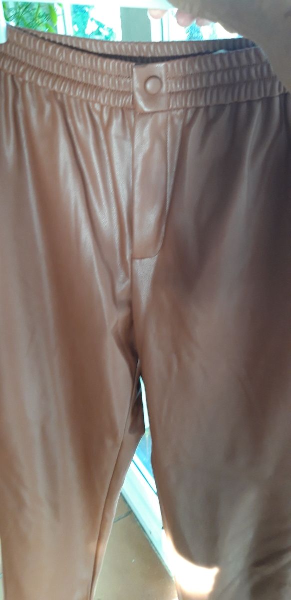 Pantaloni marroni in similpelle