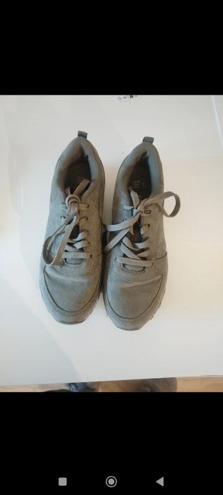 Zapatillas Primark verde oliva
