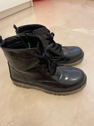Botas negras charol talla 40
