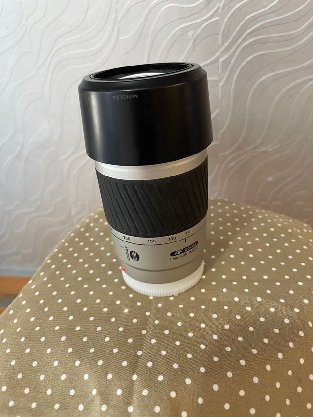 Objetivo Minolta AF Zoom 75 300
