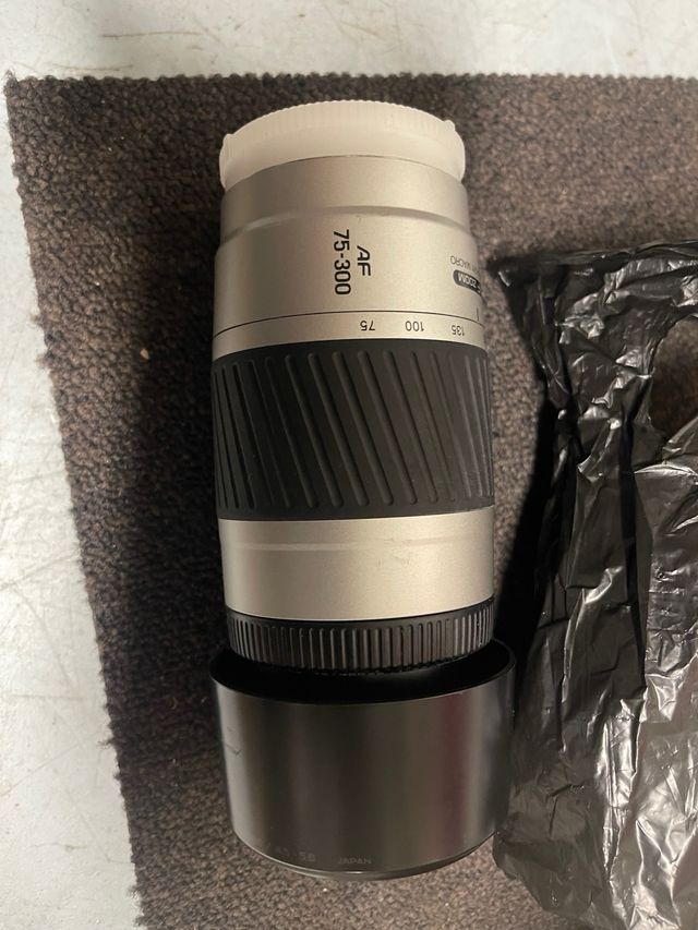 Objetivo Minolta AF Zoom 75 300