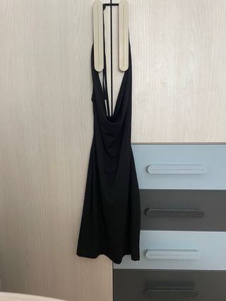 Vestido negro corto ajustado