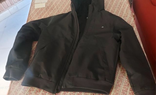 Chaqueta Quiksilver negra