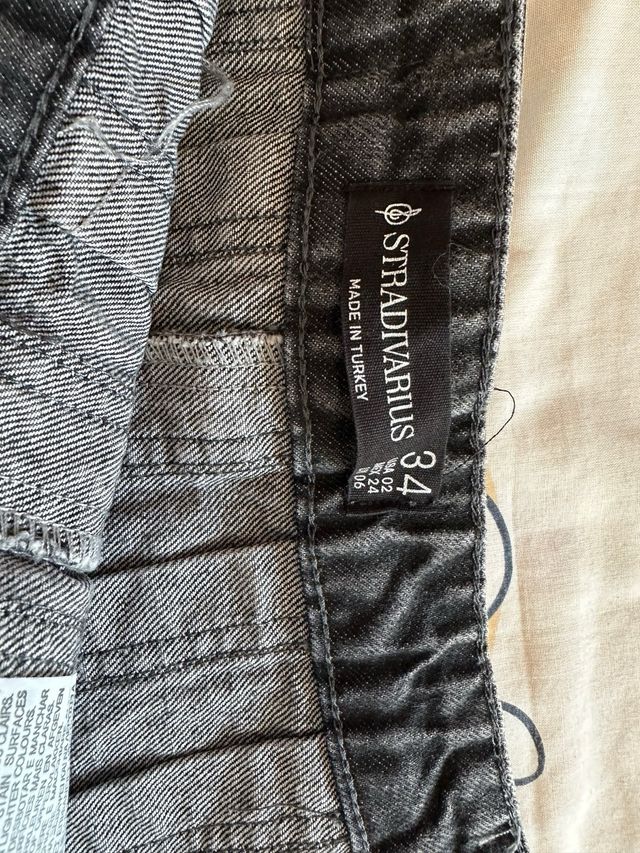 Falda vaquera negra plisada