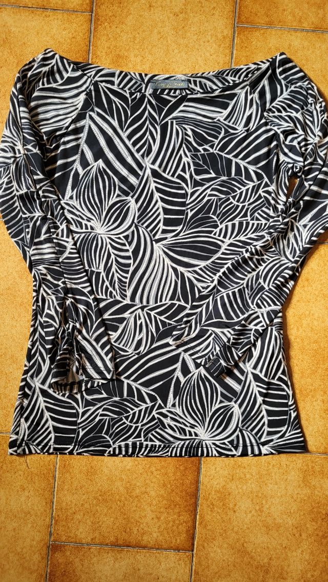 Maglia nera a fantasia 