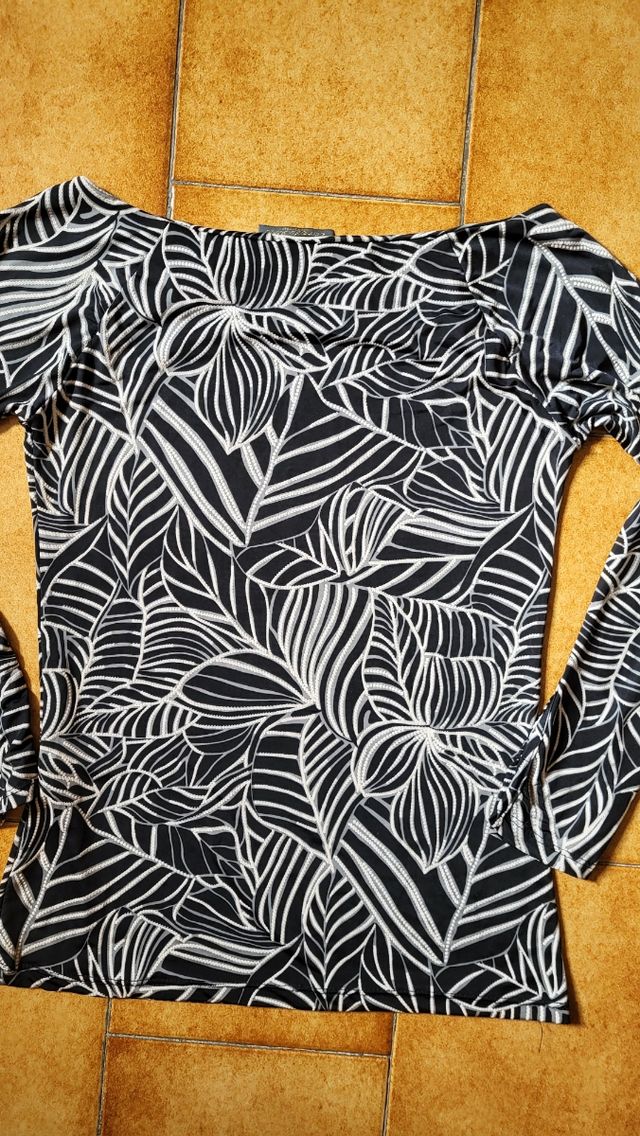 Maglia nera a fantasia 