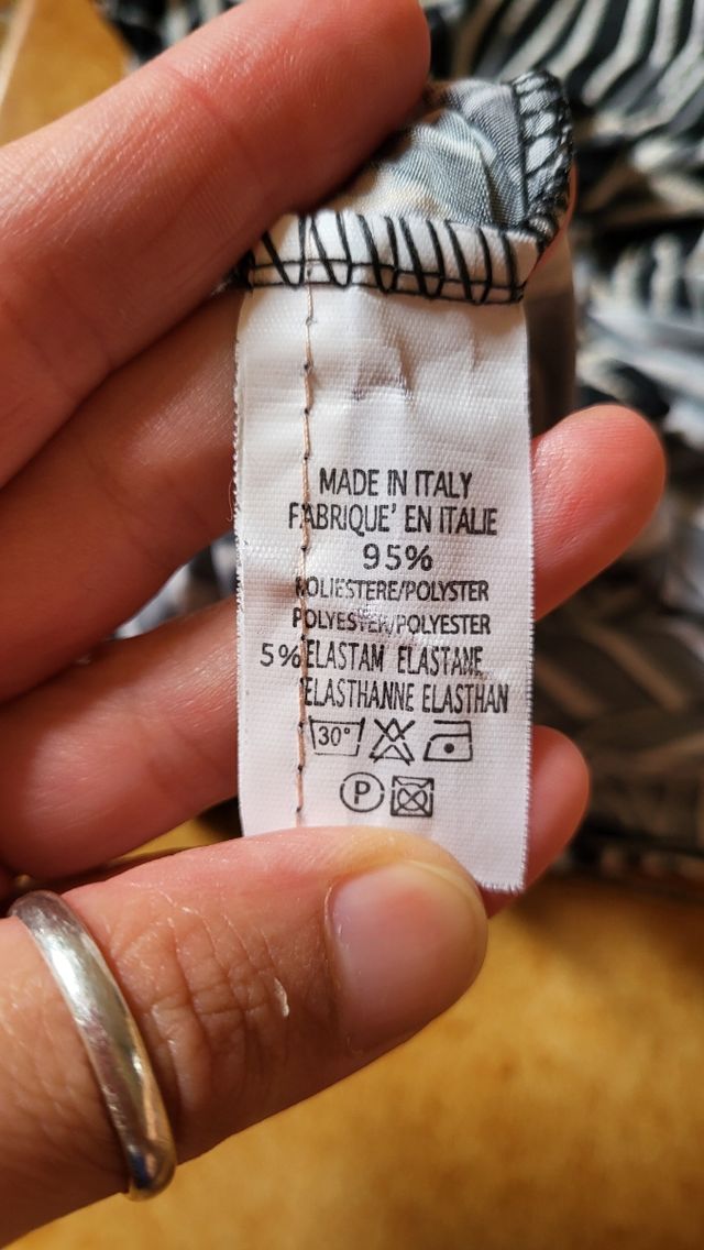 Maglia nera a fantasia 