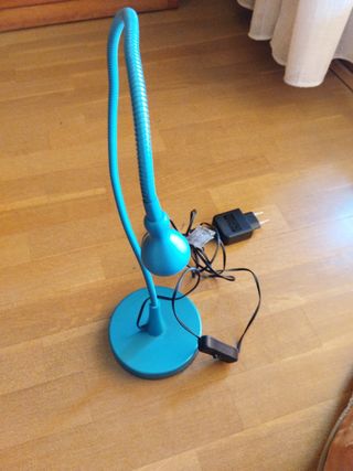 Lampara escritorio IKEA azul
