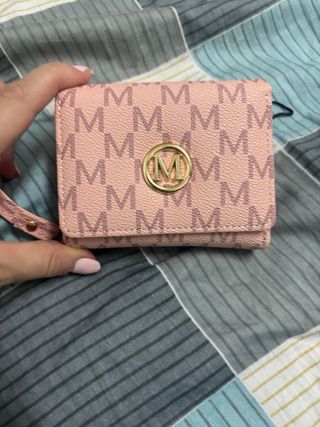 Cartera rosa estampada