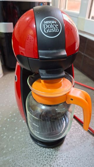 Cafetera Nescafé Dolce Gusto roja