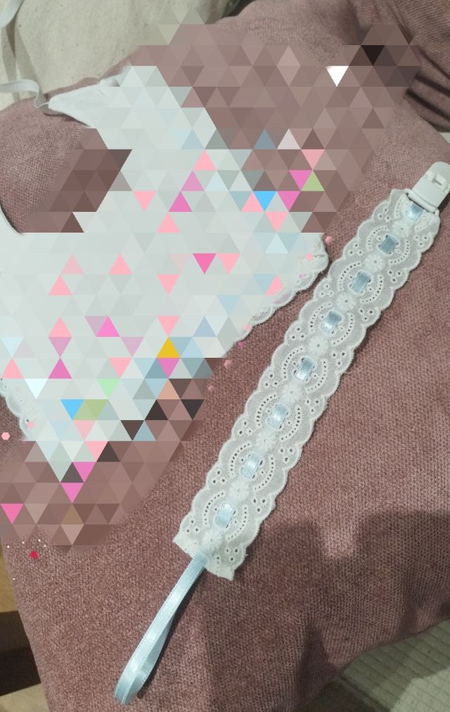 Babero y Chupetero a juego Bordado