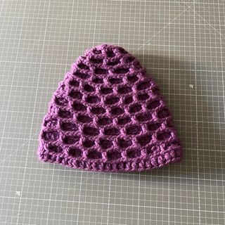 Gorro artesanal, lana violeta, talla S/M