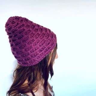 Gorro artesanal, lana violeta, talla S/M