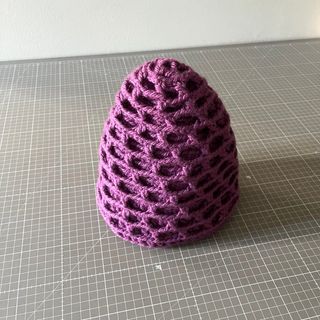 Gorro artesanal, lana violeta, talla S/M