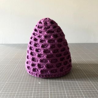 Gorro artesanal, lana violeta, talla S/M