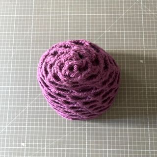 Gorro artesanal, lana violeta, talla S/M
