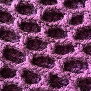 Gorro artesanal, lana violeta, talla S/M