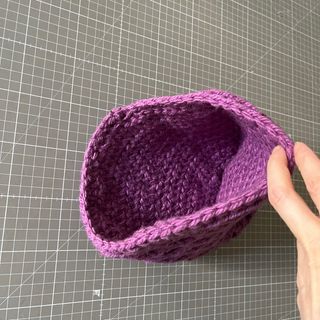 Gorro artesanal, lana violeta, talla S/M