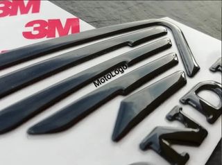 PACK 2 EMBLEMAS ALAS NEGRAS PARA MOTO HONDA 