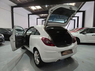 Opel Corsa Sport muy equipado.
