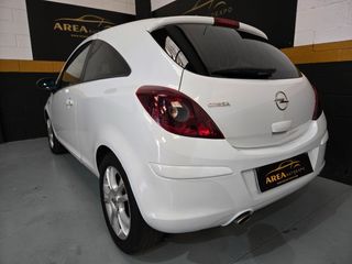 Opel Corsa Sport muy equipado.