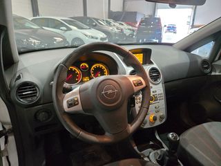 Opel Corsa Sport muy equipado.
