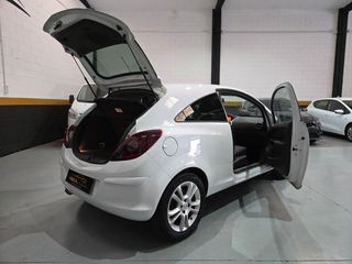 Opel Corsa Sport muy equipado.