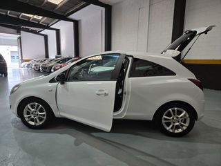 Opel Corsa Sport muy equipado.