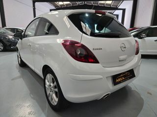 Opel Corsa Sport muy equipado.