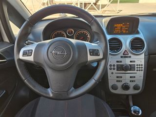 Opel Corsa Sport muy equipado.