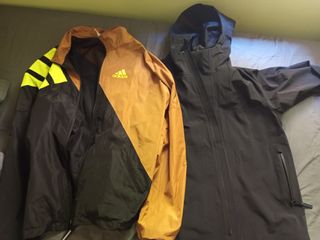 Chaquetas Adidas - Negro y marrón