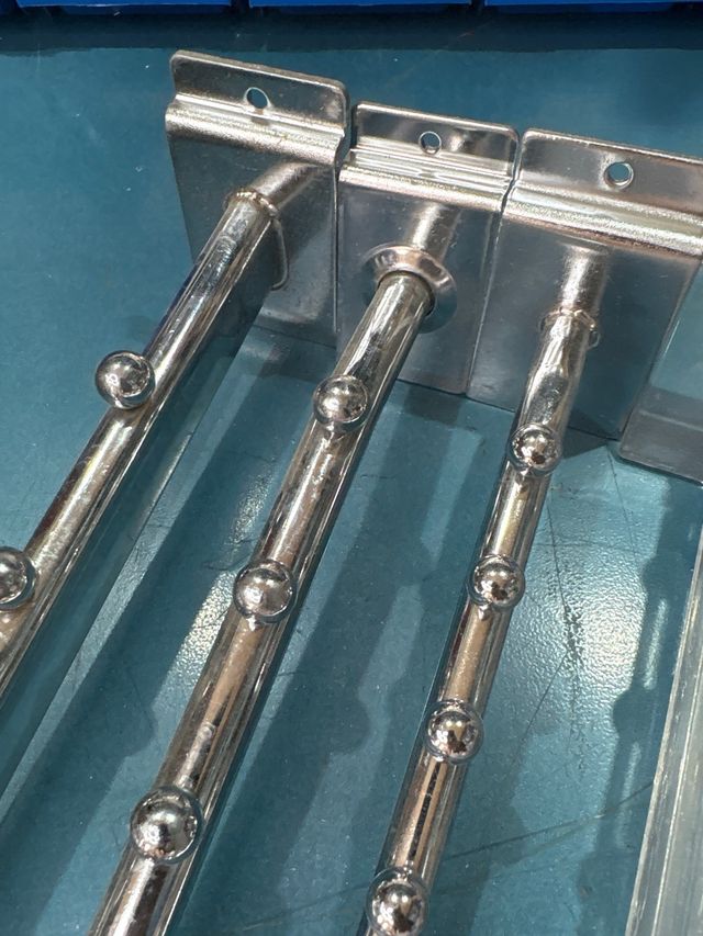 Ganchos de ropa para expositores lineales (Lama)