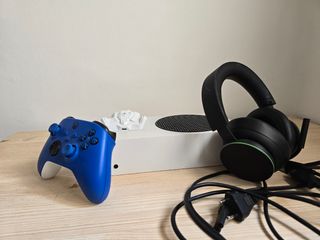Xbox Series S + controller blu + cuffie