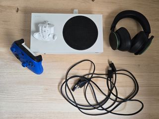 Xbox Series S + controller blu + cuffie