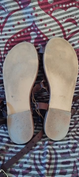 Sandalias romanas marrones