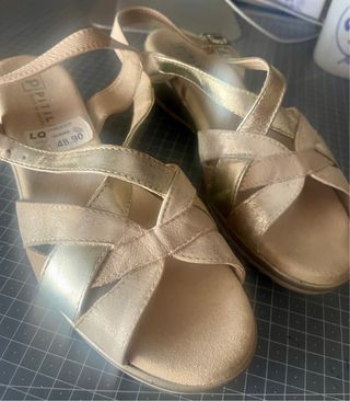 Sandalias Pitillos doradas - Talla 40