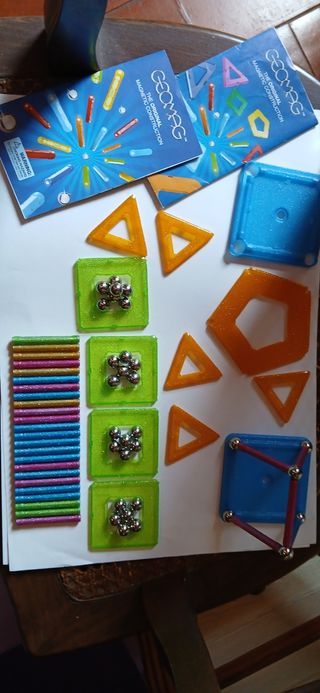 Magna-Tiles: giochi geometrici