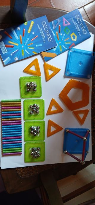 Magna-Tiles: giochi geometrici