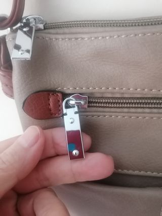 Bolso bandolera beige y marrón