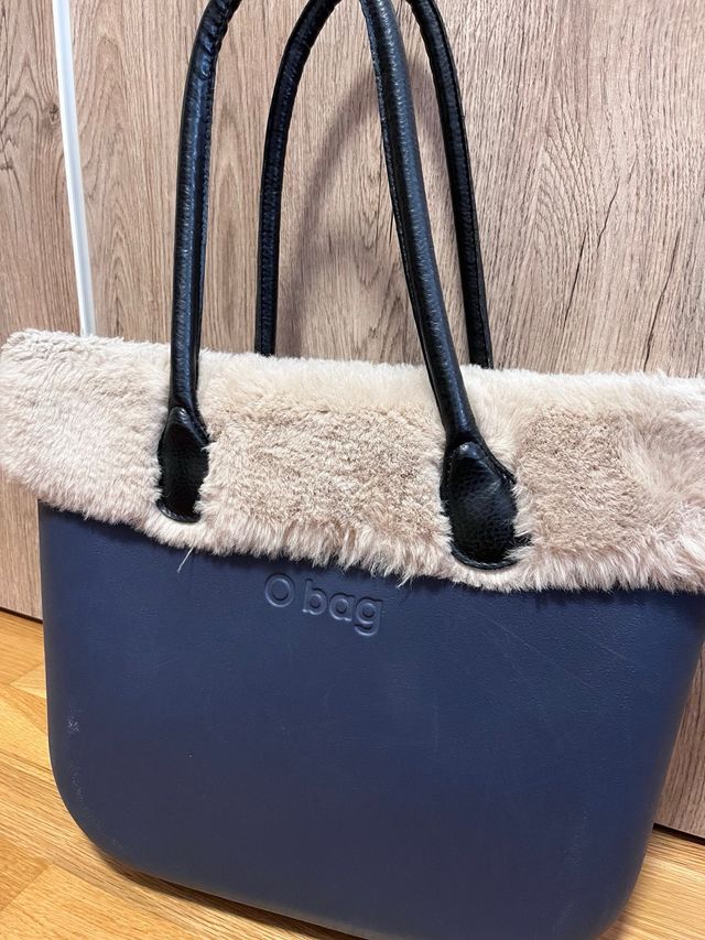 Bolso O Bag azul con pelo beige