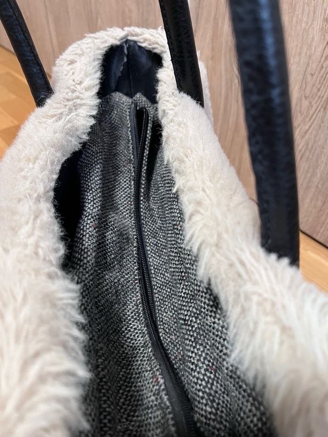 Bolso O Bag azul con pelo beige