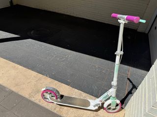 Patinete infantil, blanco y rosa