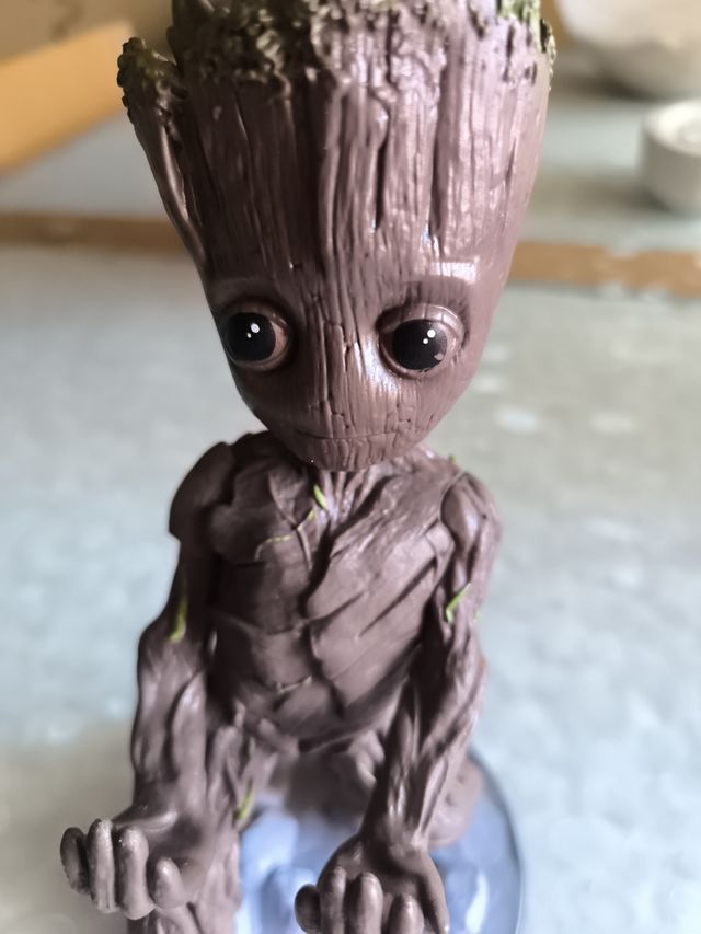 Soporte móvil Cable Guys Groot