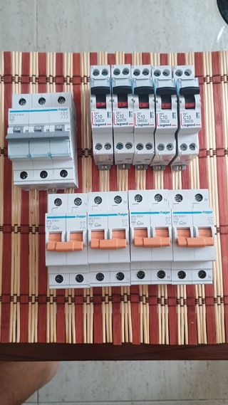 6 Diferenciales automáticos Hager & Legrand