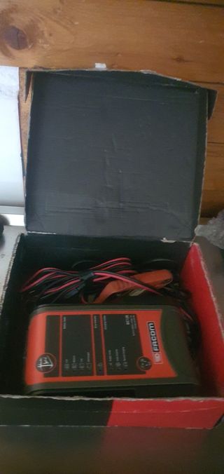 Cargador baterías Facom BC128