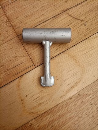 Llave puertas/trampillas equipos
